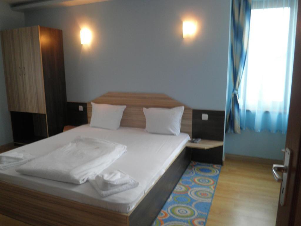 Hotel Complex Diana Cherven  Pokoj fotografie