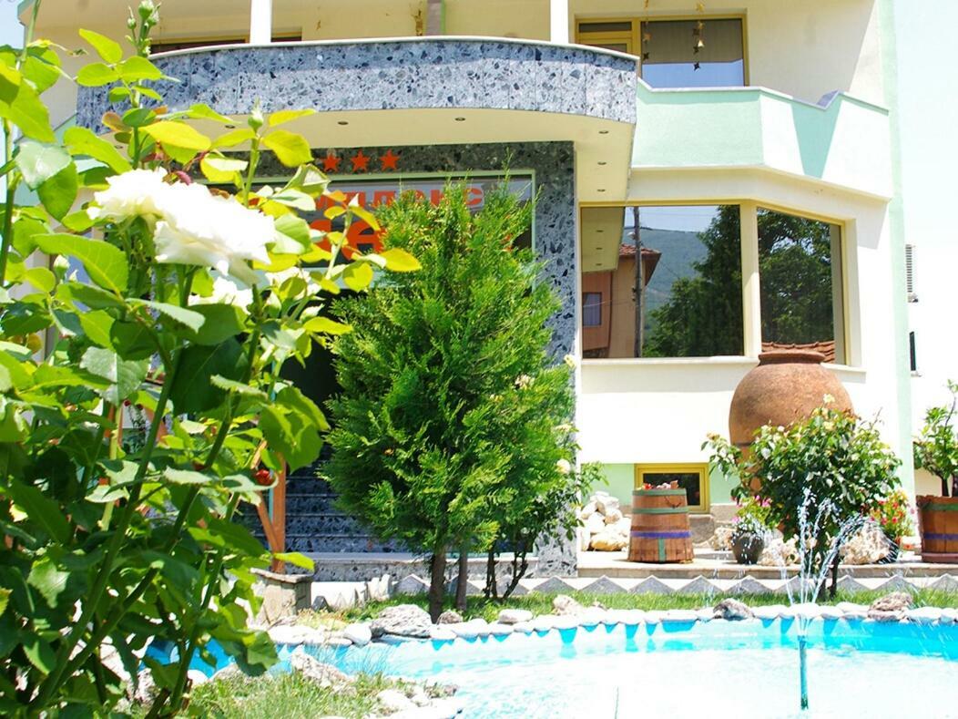 Hotel Complex Diana Cherven  Exteriér fotografie